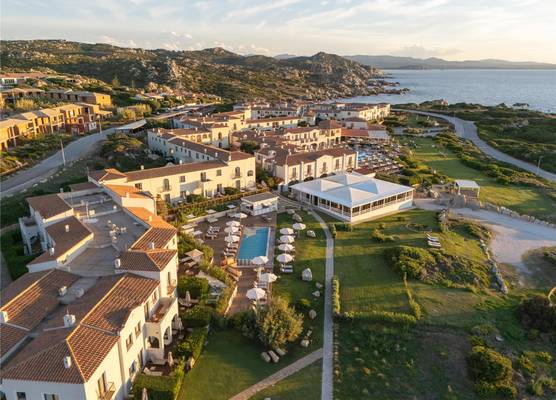 Mangia's Santa Teresa Sardinia, Curio Collection by Hilton 1