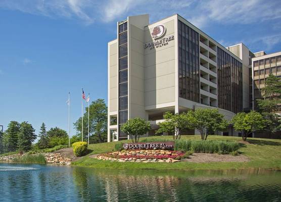 DoubleTree by Hilton Chicago - Oak Brook 1