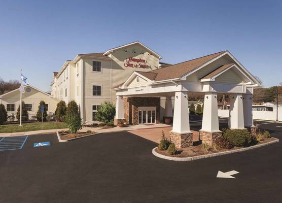 Hampton Inn & Suites Mystic 1