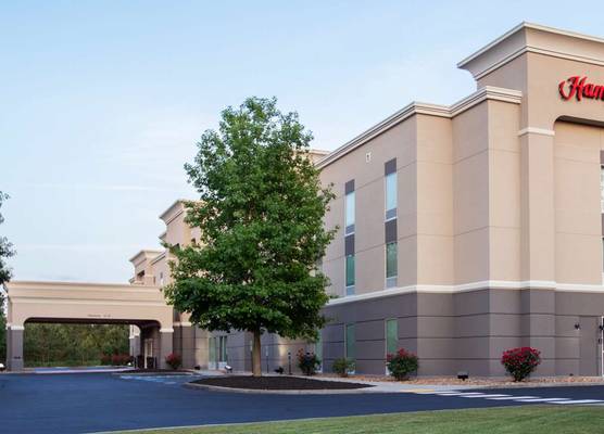 Hampton Inn Gloucester 1