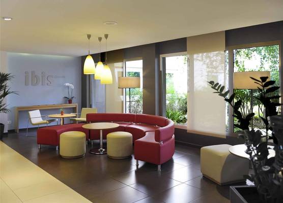 Ibis Cornella 1