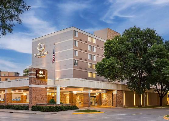 DoubleTree by Hilton Madison Downtown 1