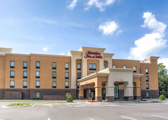 Hampton Inn & Suites Manchester, TN 1