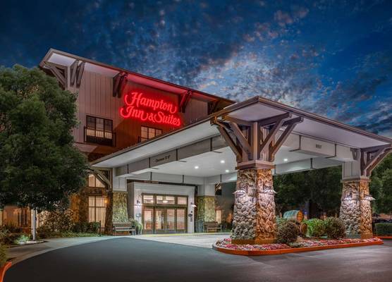 Hampton Inn & Suites Windsor - Sonoma Wine Country 1