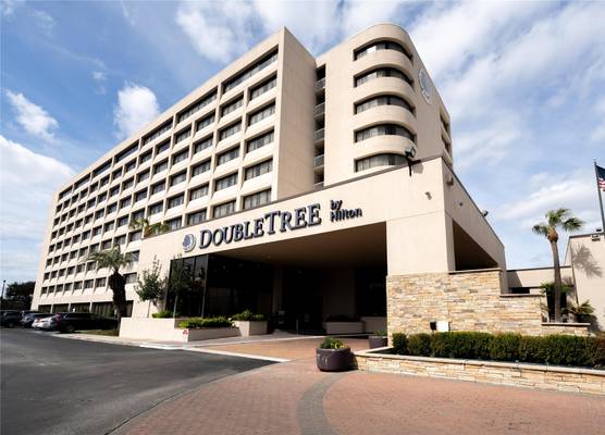 DoubleTree by Hilton Houston Hobby Airport 1