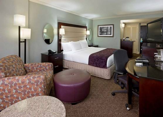 Hotel Belvoir Springfield 1