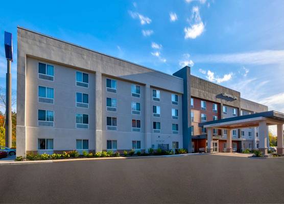 Hampton Inn Waterbury 1