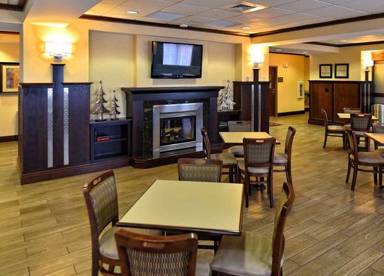 Hampton Inn Geneseo 1