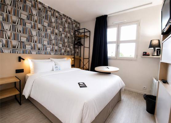 Kyriad Hôtel La Fleche 1
