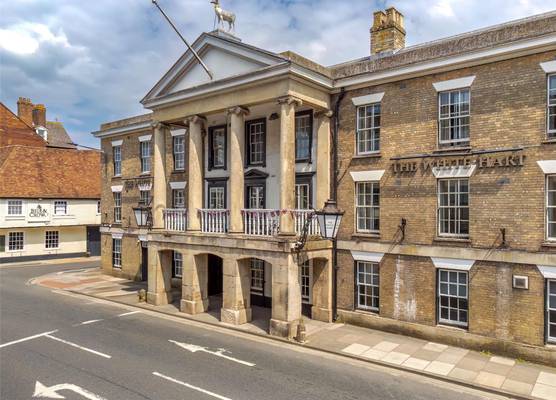 Mercure Salisbury White Hart Hotel & Apartments 1