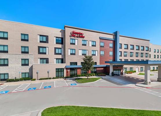 Hampton Inn & Suites Dallas - Farmers Branch 1