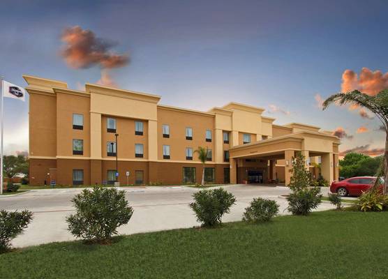Hampton Inn Beeville 1