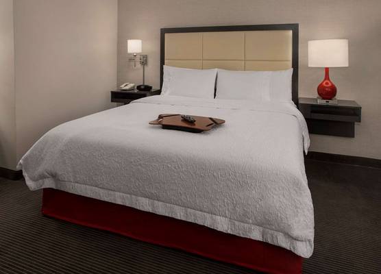 Hampton Inn & Suites Milwaukee Downtown 1