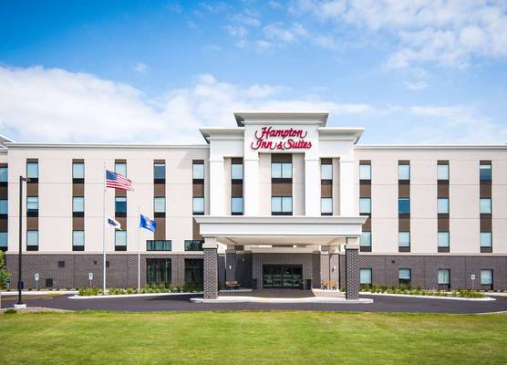 Hampton Inn and Suites at Wisconsin Dells Lake Delton 1