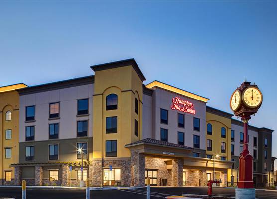 Hampton Inn & Suites Marina 1