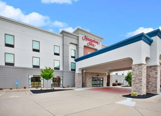 Hampton Inn Clinton, IA 1