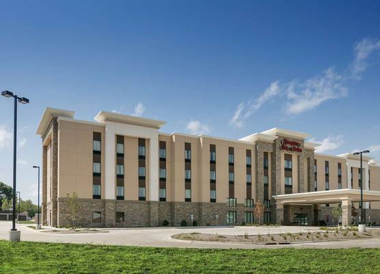 Hampton Inn & Suites Mason City, IA 1