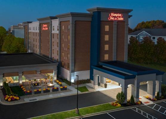 Hampton Inn & Suites Cleveland-Beachwood 1
