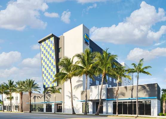 Tru By Hilton Ft Lauderdale Airport 1