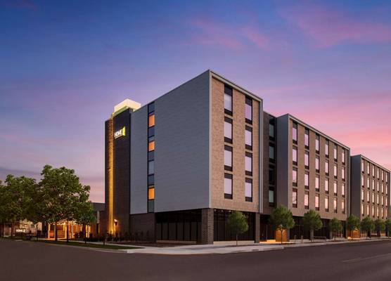 Home2 Suites by Hilton Des Moines at Drake University 1