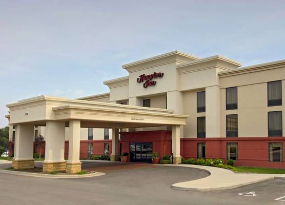 Hampton Inn Dubuque 1