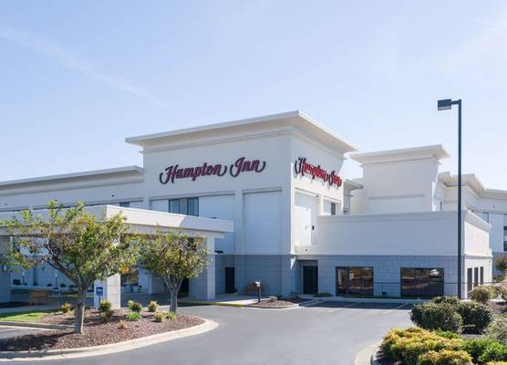 Hampton Inn Mount Airy 1