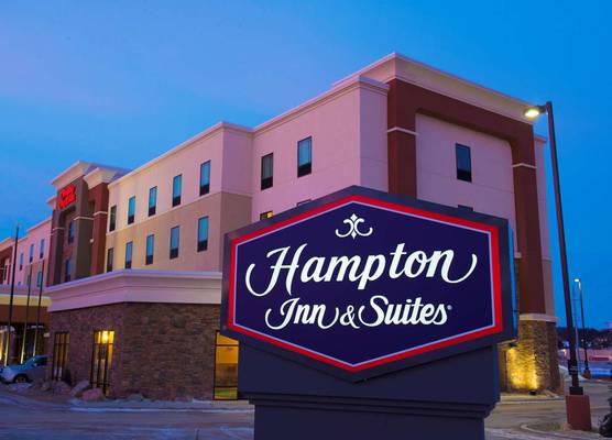 Hampton Inn & Suites Bismarck Northwest 1