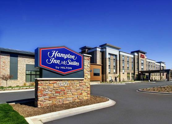 Hampton Inn & Suites Milwaukee West 1