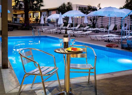 Pollis Hotel 1