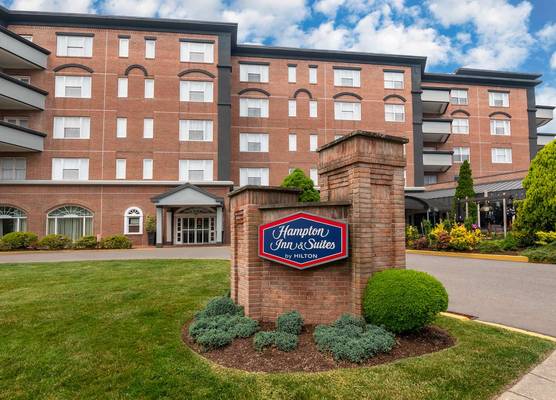 Hampton Inn & Suites Stamford 1