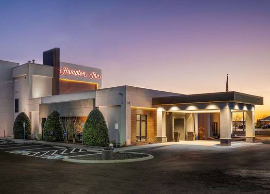 Hampton Inn - Springfield 1