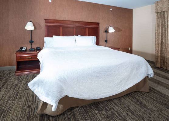 Hampton Inn & Suites Greensburg 1