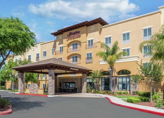 Hampton Inn & Suites Lodi 1