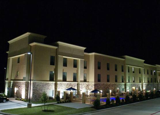 Hampton Inn & Suites Center 1
