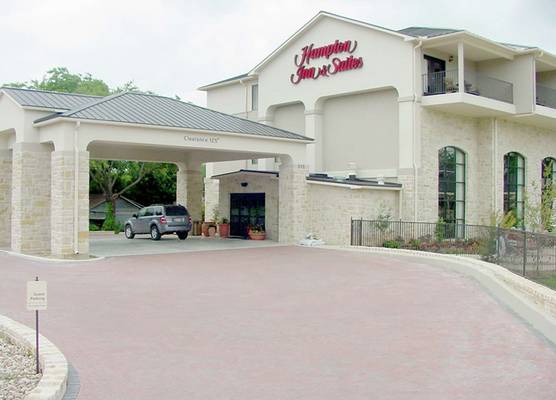 Hampton Inn & Suites Fredericksburg 1