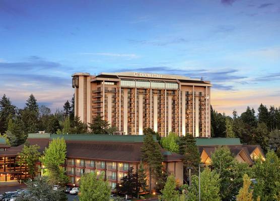 DoubleTree by Hilton Seattle Airport 1