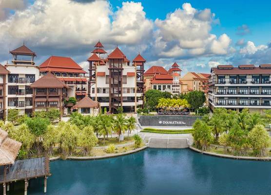 DoubleTree by Hilton Putrajaya Lakeside 1