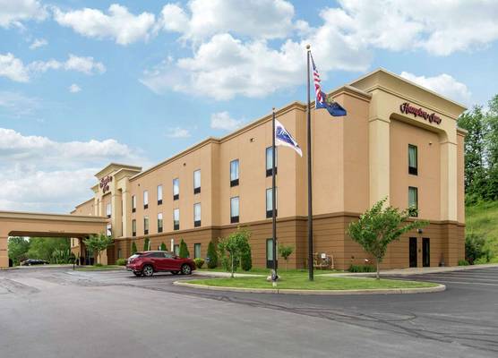 Hampton Inn Meadville 1