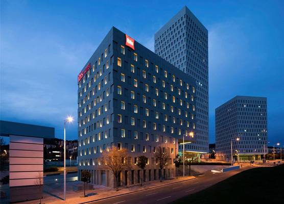 Ibis Barcelona Santa Coloma 1