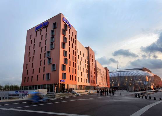 Park Inn by Radisson Lille Grand Stade 1