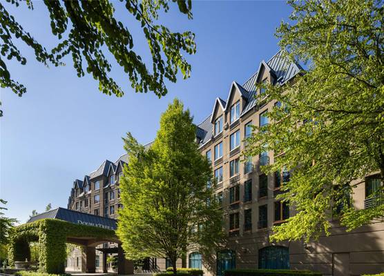 DoubleTree by Hilton North Vancouver 1