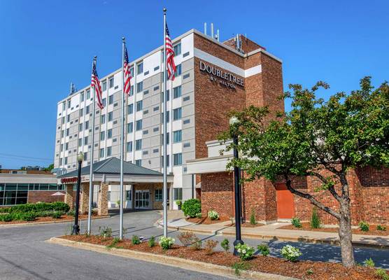 DoubleTree by Hilton Neenah 1