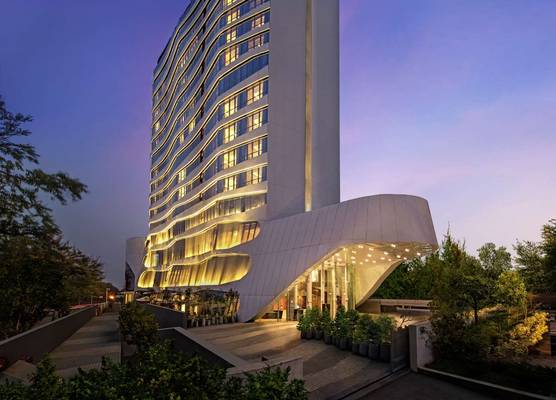 DoubleTree by Hilton Ahmedabad 1