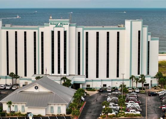 The Island House Hotel a Doubletree by Hilton 1