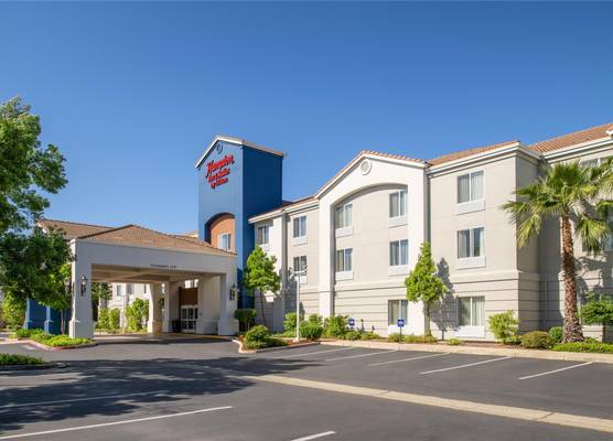 Hampton Inn & Suites Redding 1