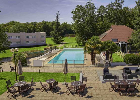 Novotel Fontainebleau Ury 1
