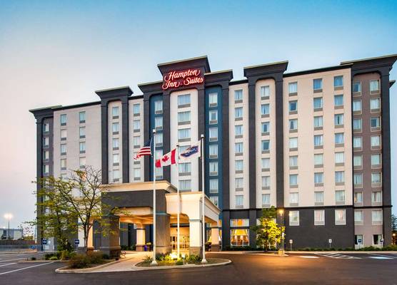 Hampton Inn & Suites by Hilton Toronto Airport 1