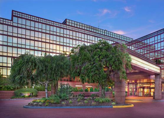 DoubleTree by Hilton New York-LaGuardia 1