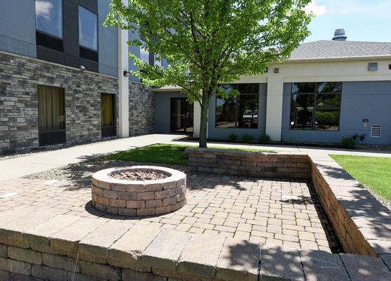 Hampton Inn Youngstown-North 1