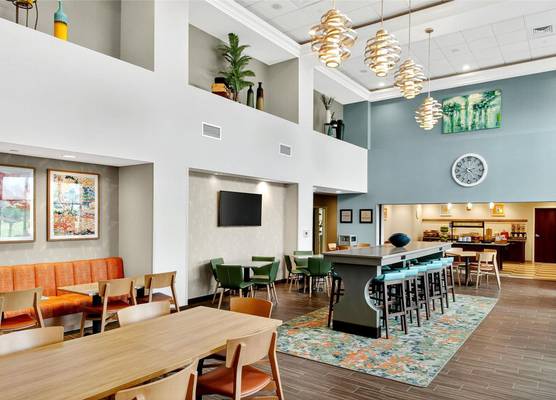 Hampton Inn & Suites Chippewa Falls 1